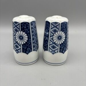 LIPPER & MANN L & M Blue Imari Salt & Pepper -Japan -  Floral